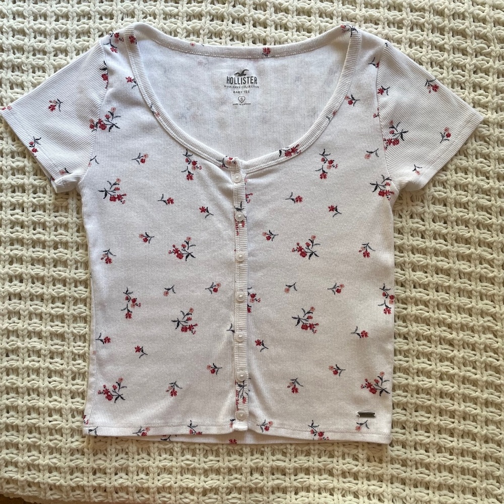 Hollister white/red  floral baby tee women’s small v neck buttons